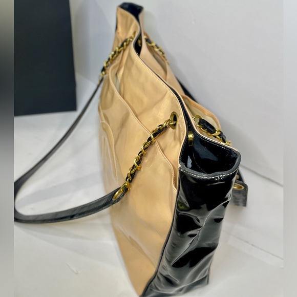 CHANEL Rare Coco Mark Chain Tote bag - Picture 7 of 17